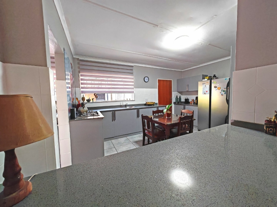 5 Bedroom Property for Sale in Heuwelsig Free State